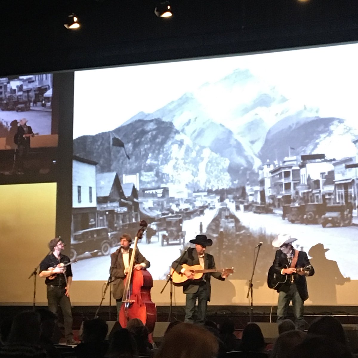 Listening to some awesome folk music by some of our own Canadian wardens! They live off the grid and telling stories with their songs! #getca2018 #canadianfolk