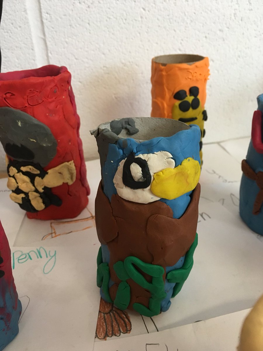 cathbern's tweet photo. Learning about Emily Carr, First Nations and totem poles. Students brainstormed a list of animals and adjectives then created their totem pole. @LionsOvalPS @Miss_Priest @SCDSB_Schools @FNMI_SCDSB https://t.co/3V8s6lyVT0