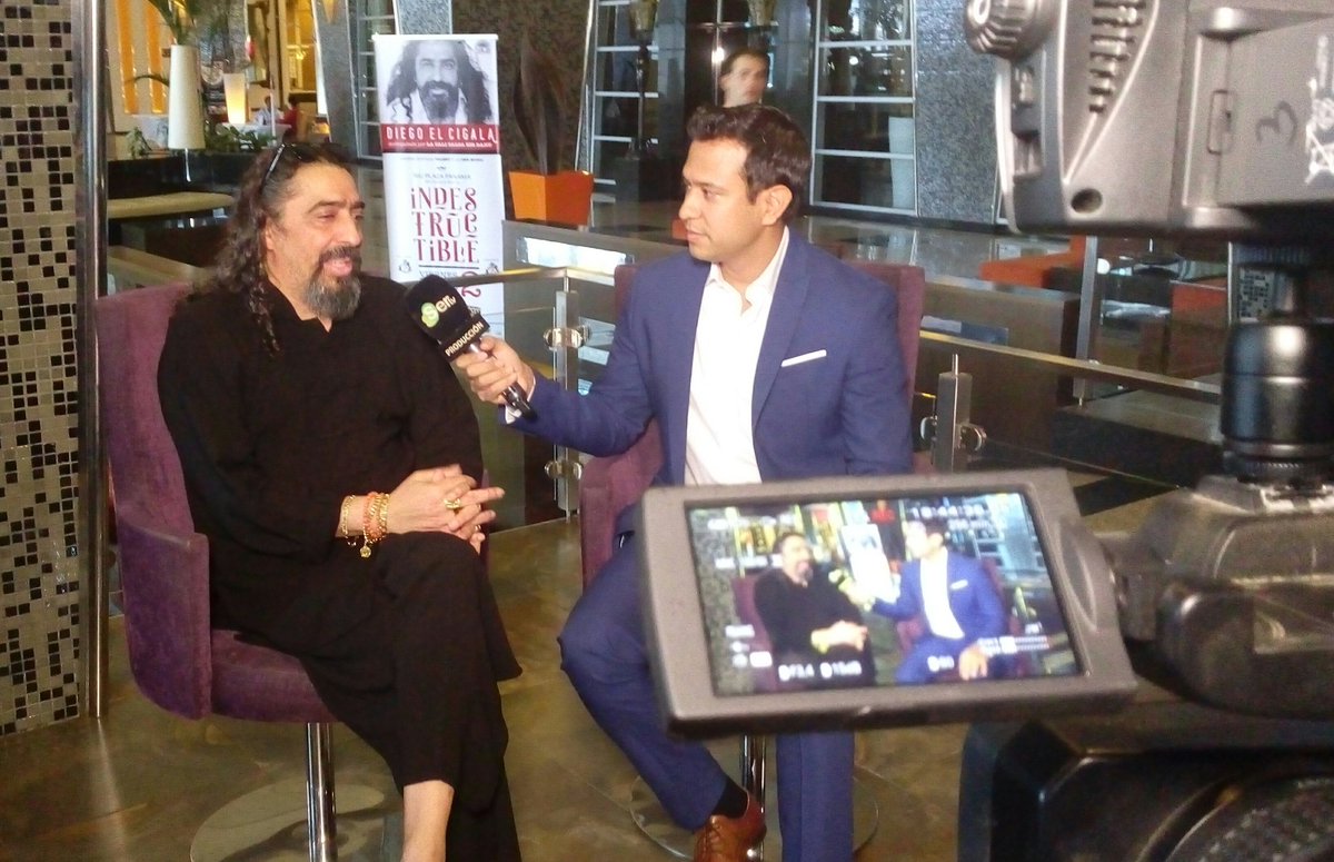 En esto a momentos el nuevo presentador de "Oye la Clave" <a href="/RafaMoreno507/">Rafa Moreno</a> entrevista al Maestro <a href="/ElCigalaOficial/">Diego El Cigala</a> previo a su concierto de mañana viernes en el Hotel Riu