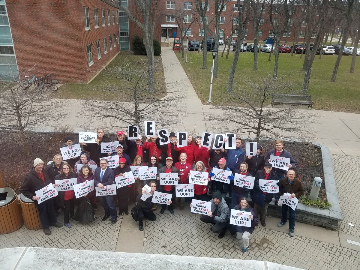 CitizenSE's tweet photo. #RespectUUP #UUPFredoniaForaFairContract 20 months is enough. UUPers helped NYS during the Great Recession; we've had no raises 5 of the last 7 years. Time for a fair, equitable contract! https://t.co/GmSqZIsk5f