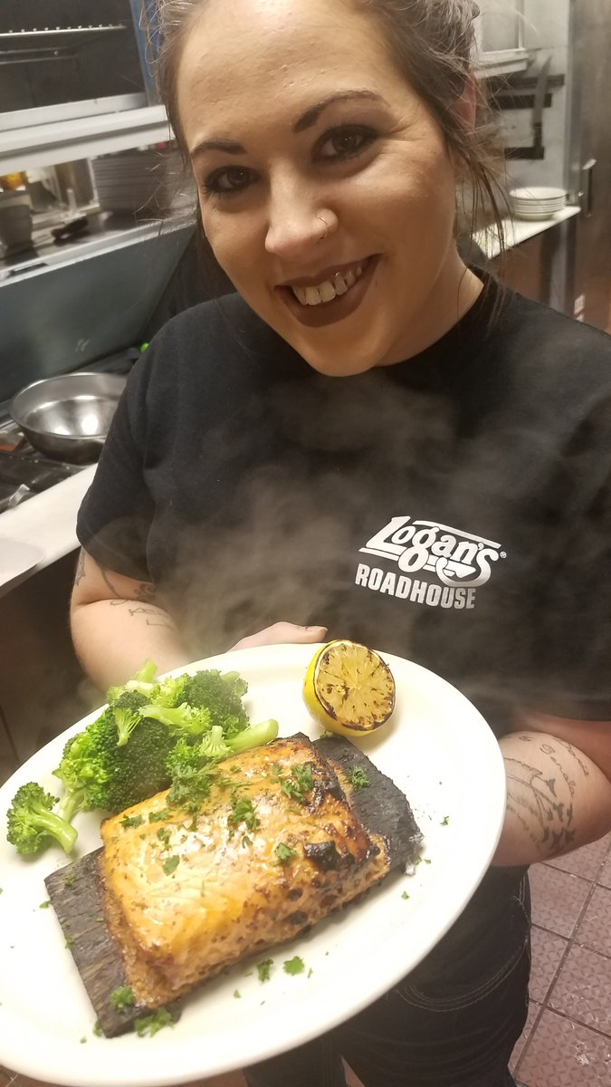 stephwithorne's tweet photo. Trying our NEW items♥ So YUMMY!!! #LOGANSROADHOUSE513 #Teamlogans https://t.co/QG3Gc6joMR