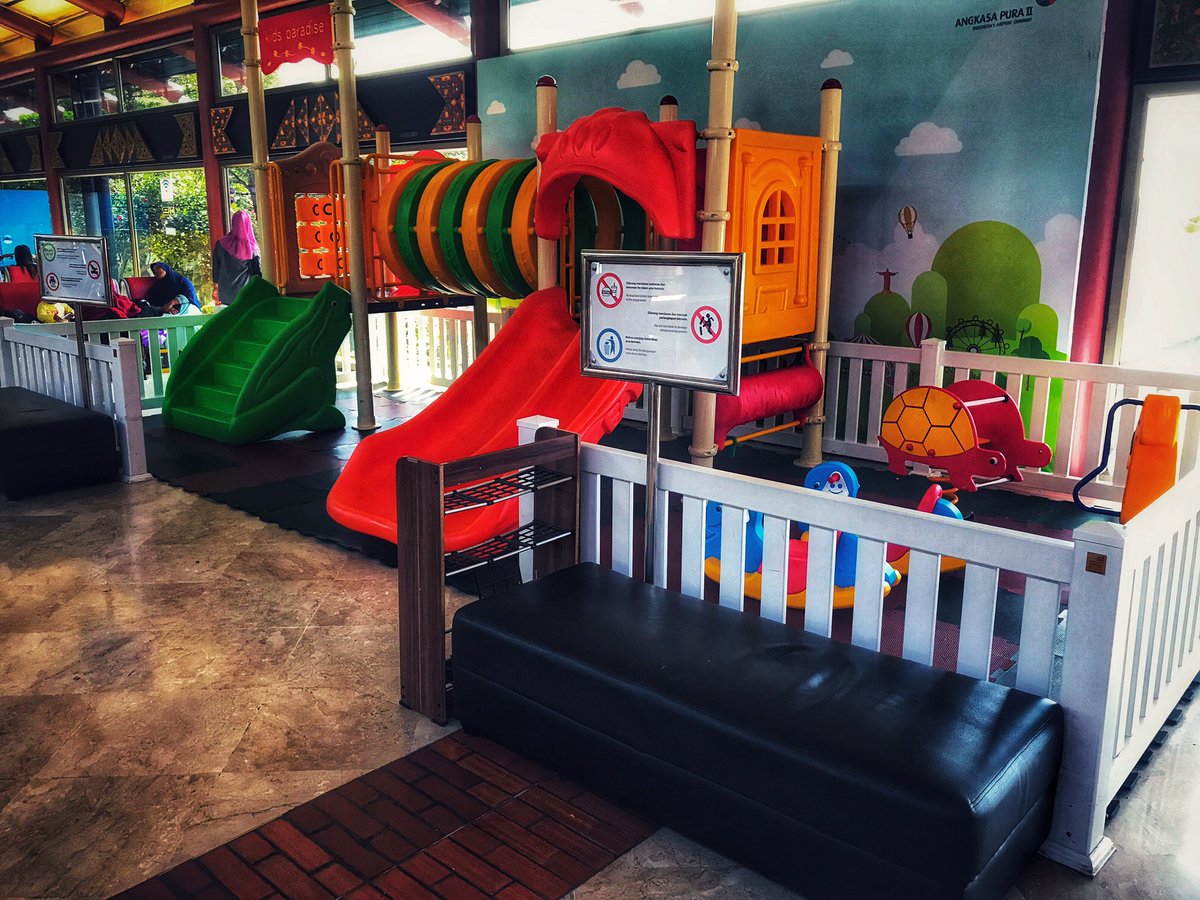anggoro1108's tweet photo. Menunggu keberangkatan menjadi lebih menyenangkan dengan adanya Playground di Central Corridor T2 F Bandara Soekarno-Hatta.. #airport #cgk #SoekarnoHattaInternationalAirport #AirportGrowFaster2018 #angkasapura2 https://t.co/OGHYNE9xr6