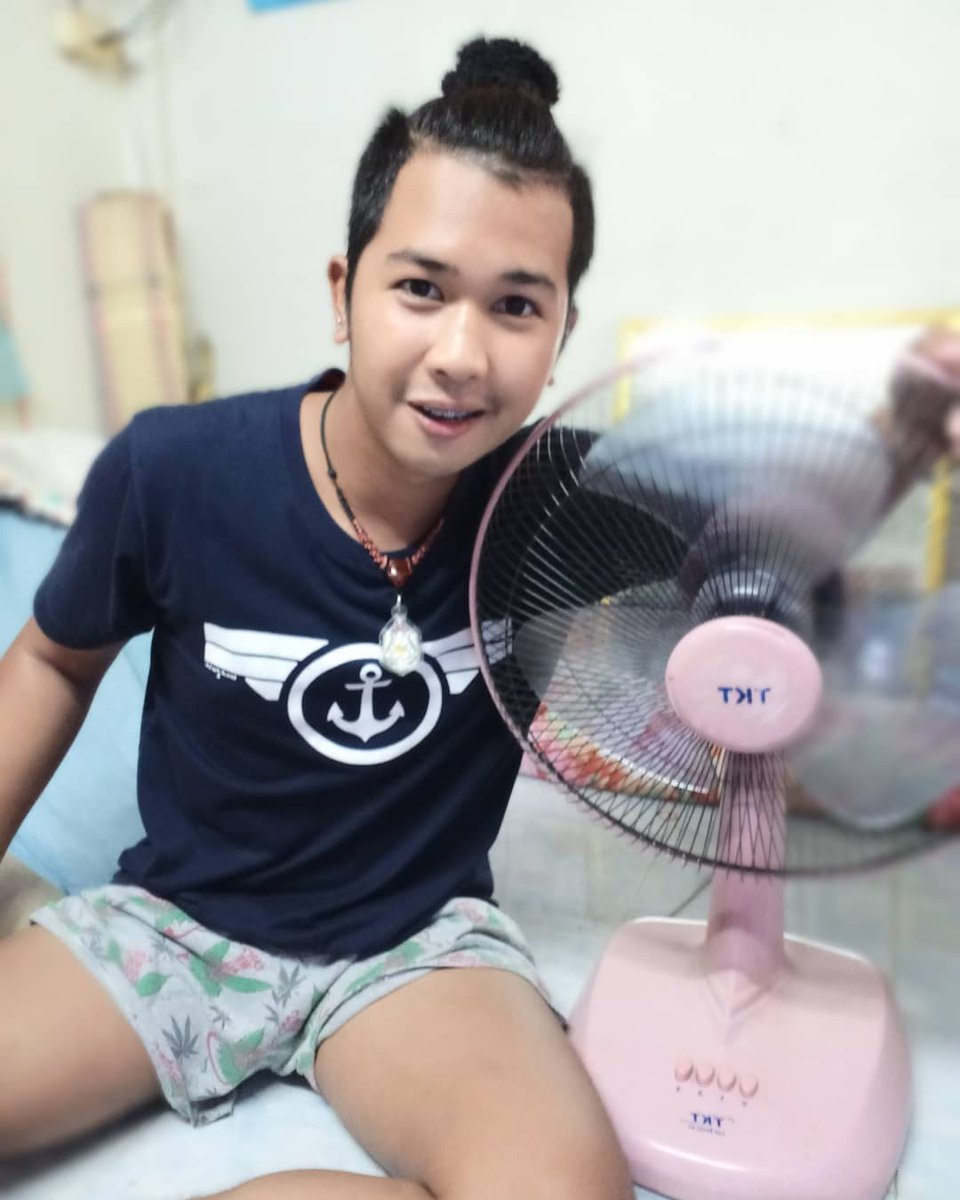 kitzii1140's tweet photo. มีแฟนแล้วนะ #นี่ไงแฟนเรา 😅รักแฟนมาก ��� #พัดลม 🤔
แล้วแฟนก็รักเรามากด้วย 🤗
ห้ามจีบนะ แฟนหวง 😂
.
---------------------
IG : iii_petch 💎💖 😊 https://t.co/KNnaei7PVl