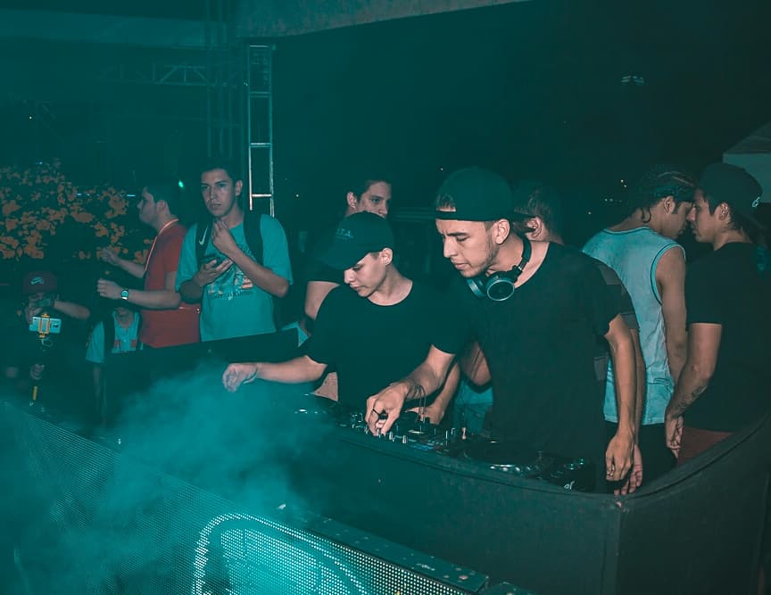 francolucas019's tweet photo. 🔥💀
. 📷: @adorno.sebasph Capo Total.
#Costanera #Asunción #Djshelp #Rave #Benéfico #Lit #Young #Djs #Dafraes #Eduarr #B2b #Kilombo https://t.co/4Sz5EnsWbt