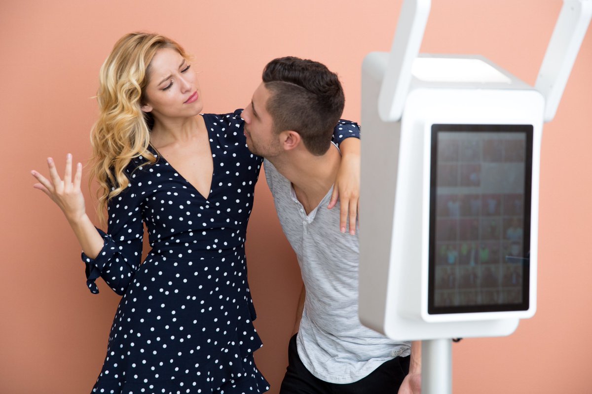 shutterlust's tweet image. The guest in front is still trying to figure out their pose? No worries... we have a sharing screen on the backside of the booth! 🙌🏼 #laweddings #losangelesweddings #laphotobooth #losangelesphotobooth