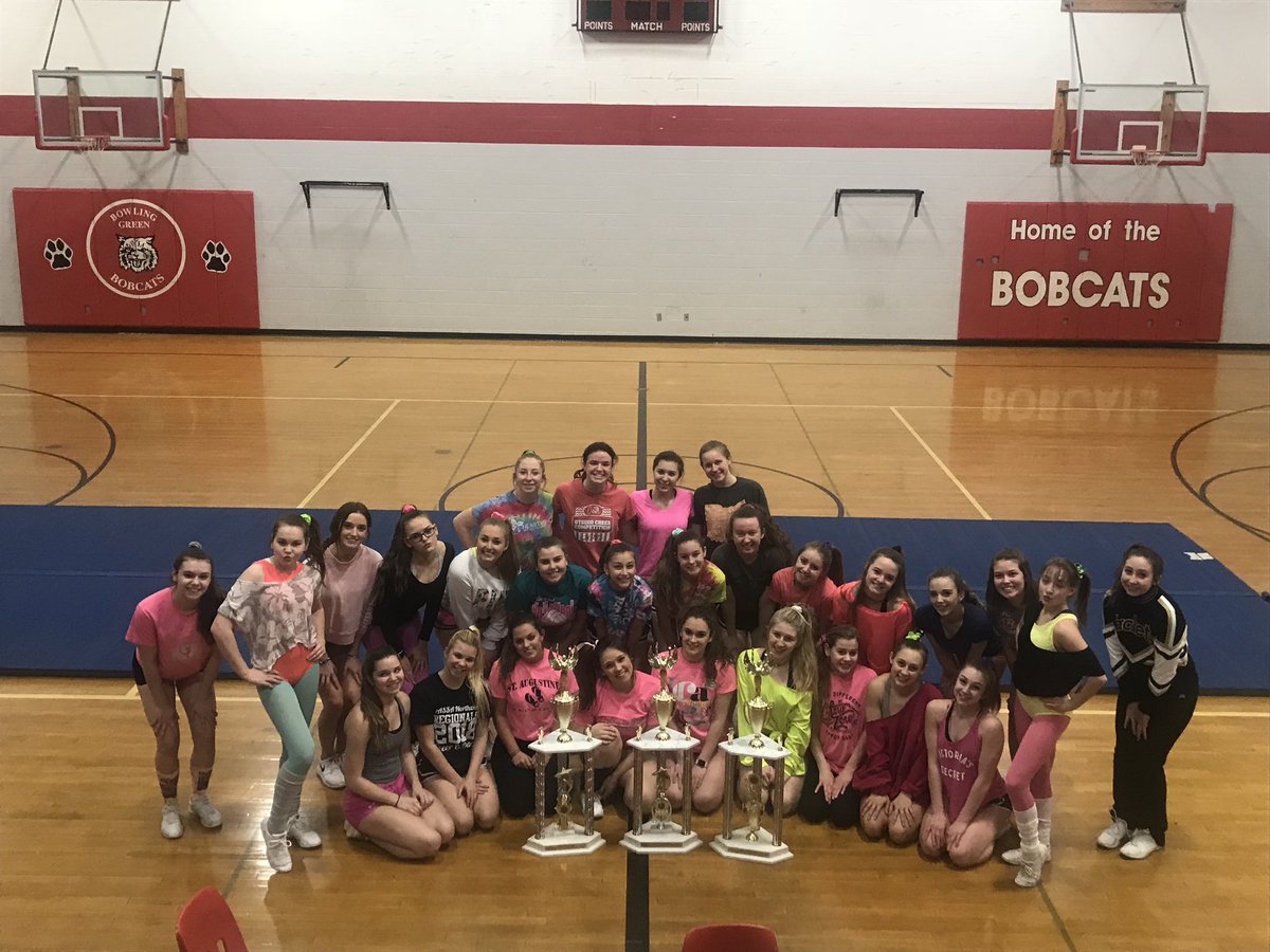 BGHSBobcatCheer's tweet photo. Wrapped up our last practice of the season with an 80’s theme! Bring on the weekend, we’re ready! 💪🏼🐾❤️ #StateBound https://t.co/jpwPXveNSa