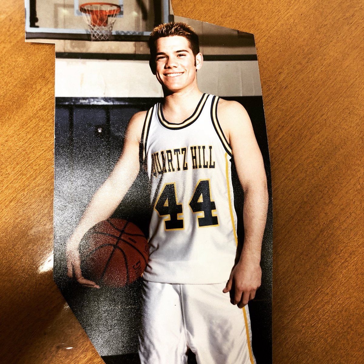 MrBurton09's tweet image. In honor of State Basketball in Idaho #TBT 

#freshmanyear 
#classof2004 
#frostedtips
