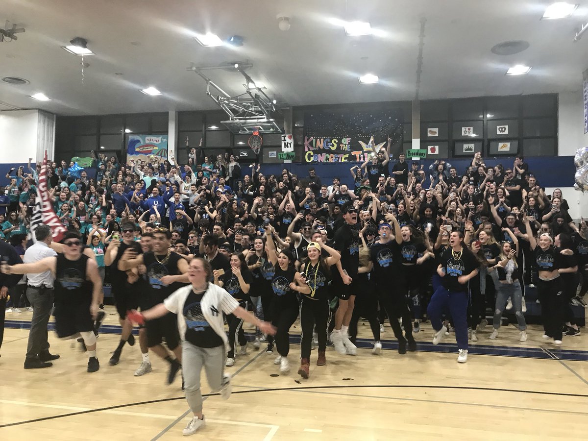 CalhounHS's tweet photo. Seniors win!!!!! https://t.co/twJF4krCup