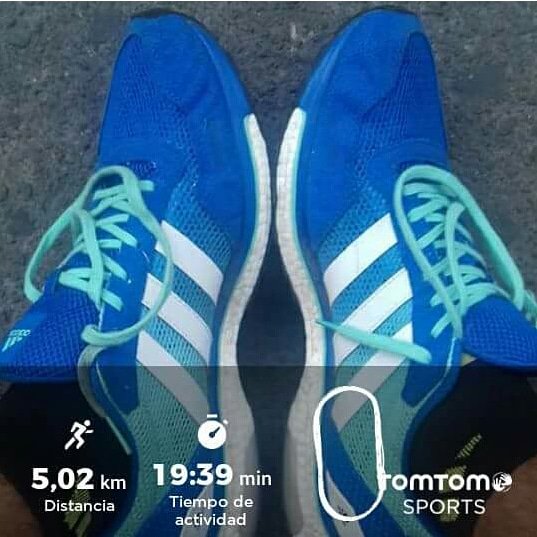 rflores_25's tweet photo. 25 X 200... terminarás con la boca seca, pidiendo a tu mamá y hasta no sabrás ni como te llamas pero... VALE LA PENA!!!     5km en pista vespertinos #MeLateCorrer  #adizero 🏃🏃🏃 #adidas #running #Runner #TomTom https://t.co/JG04zz1Y6n