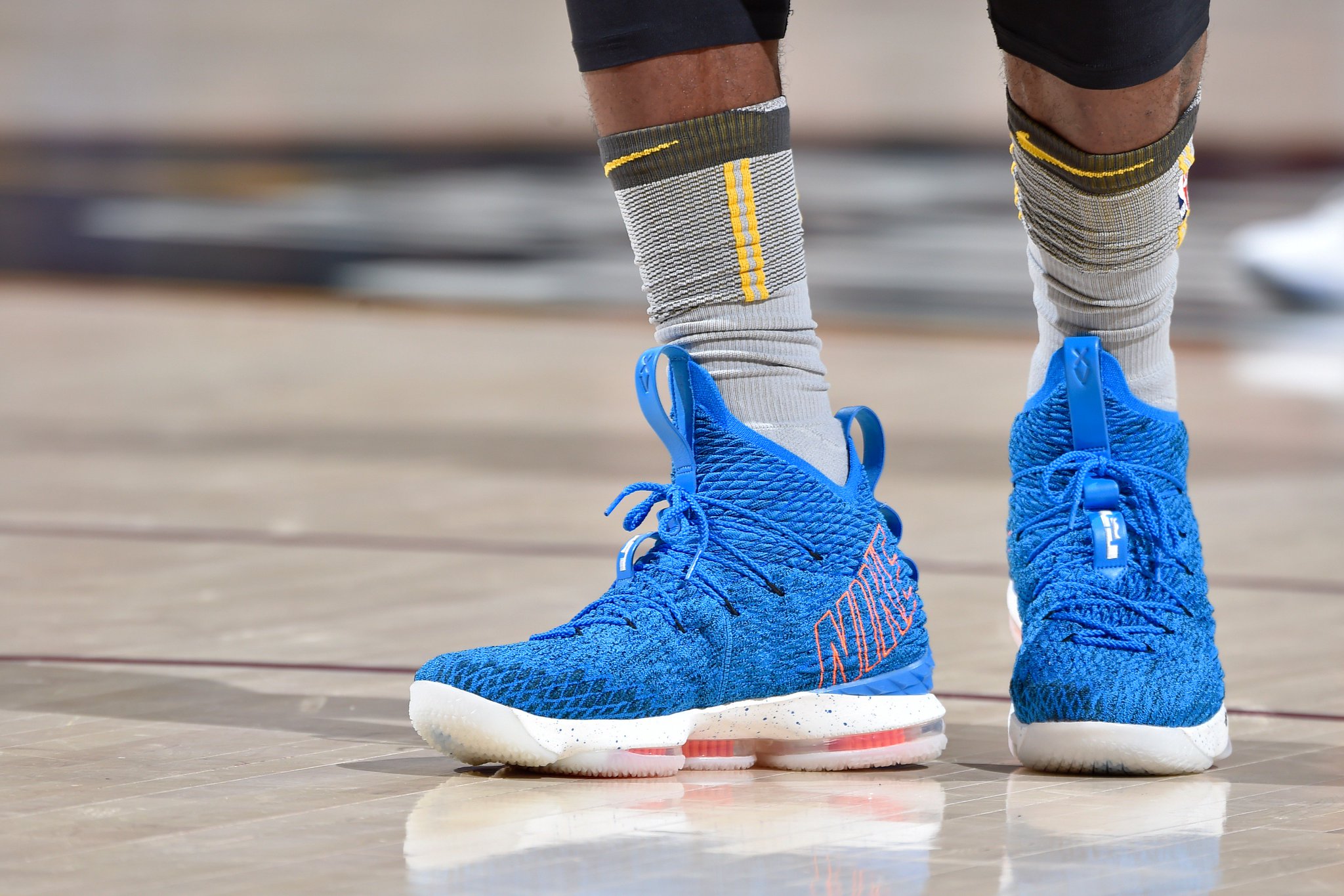 lebron 15 hardwood classic