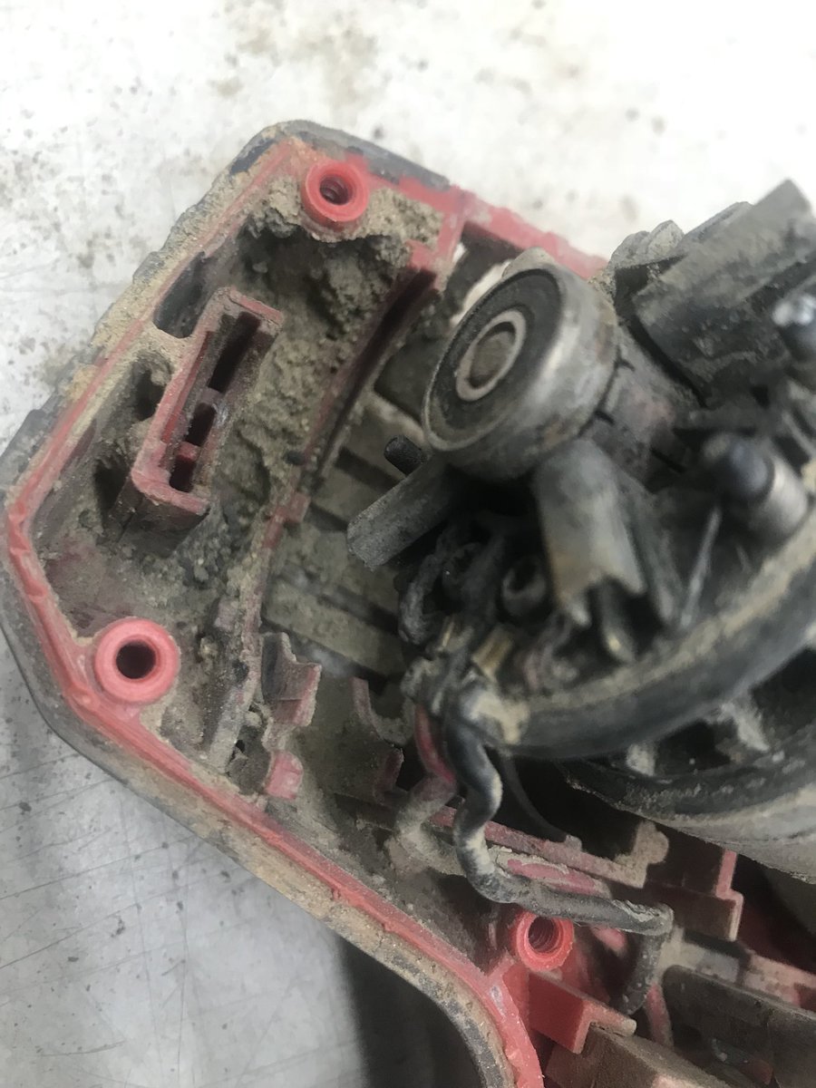 lkntoolrepair's tweet photo. How not to treat your tools. Keep away from mud 😂😂 https://t.co/VJFTnow8io