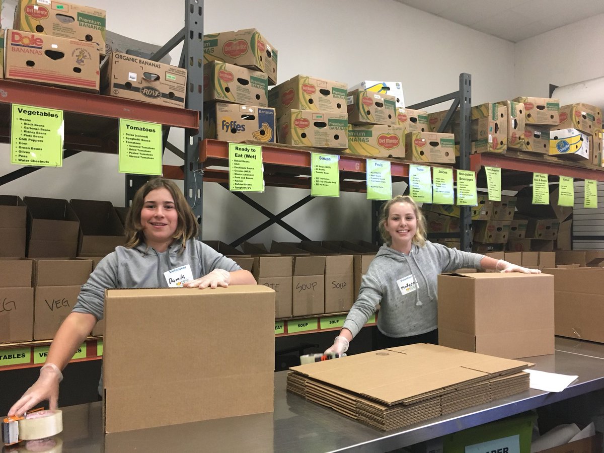 Mendozascience1's tweet image. #CJSF volunteering at the Contra Costa Food Bank #smsgiants #communityservice