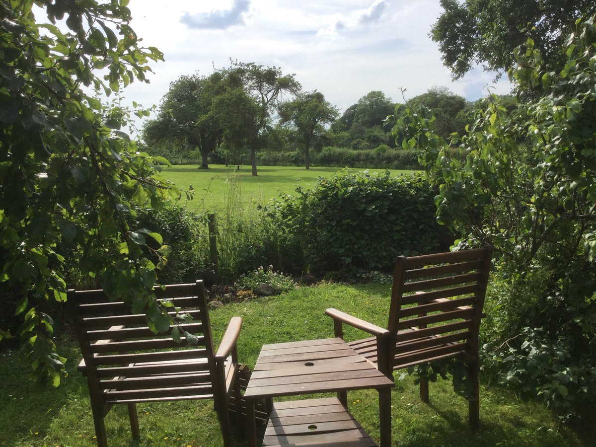 bookdirect's tweet photo. RT @LymeCottageInd: In such terrible weather we can only look forward to better to come, like the guest who just booked a whole week at Little Bothy for her summer break in South Shrops https://t.co/tdxPtPOA8H #holiday #herefordhour #shropshire #selfcat… https://t.co/hhtP1scfuU