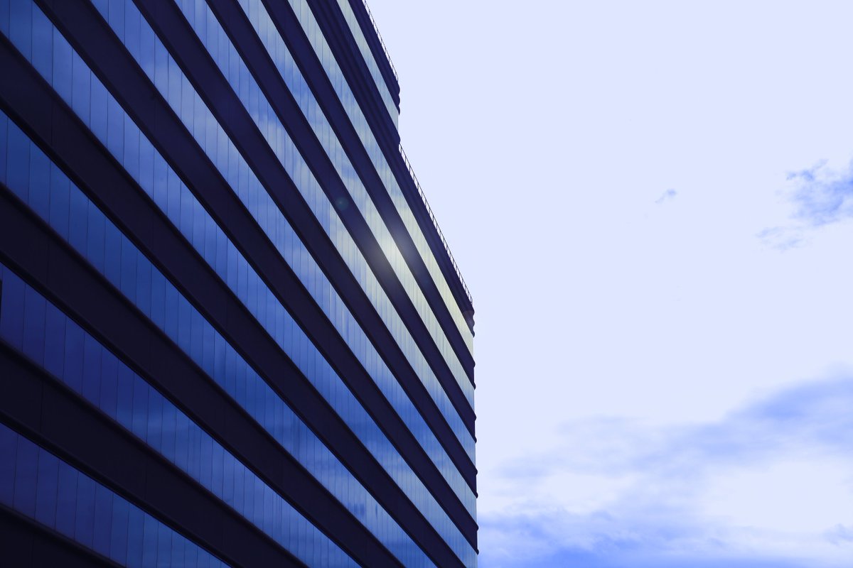 CBREAmericas's tweet photo. #Tech companies accounted for more than one-quarter of 2017's largest U.S. office leases. Learn how other sectors fared in new @CBREResearch report https://t.co/HYNDRwFS3O @AndreaBCross https://t.co/bhloQLtWuu