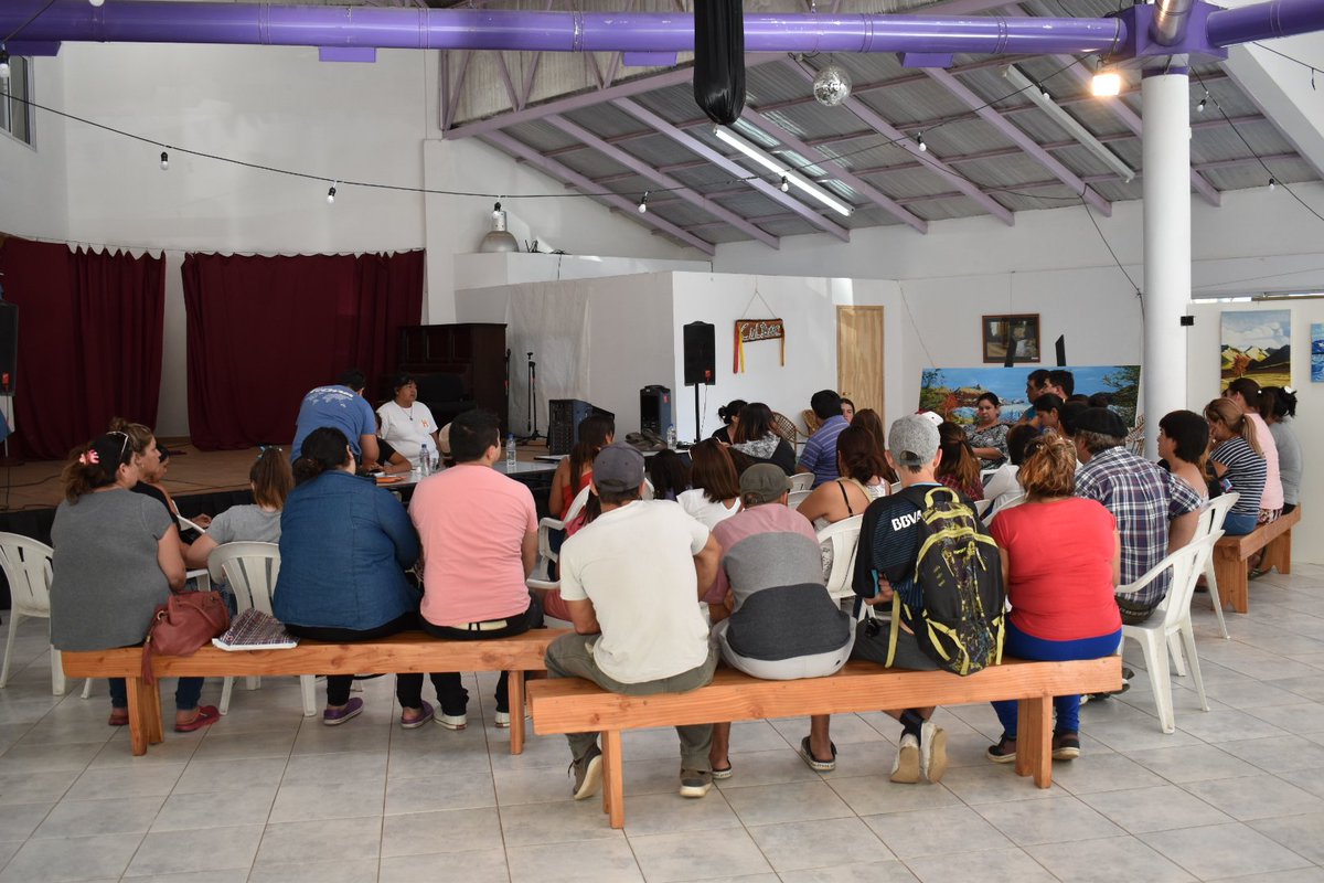 MuniPuelo's tweet photo. #AHORA 

Personal de @Habitat_Chbt en #LagoPuelo reunido con adjudicatarios en un trabajo en conjunto con @MuniPuelo https://t.co/M8byfRkwJv