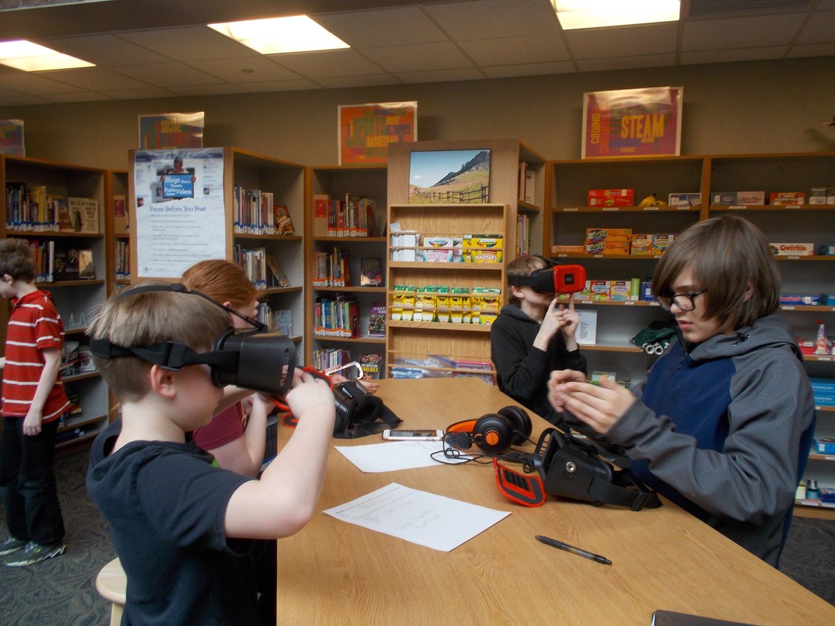 HMSDiscoveryDen's tweet photo. LEGO/Maker Club checking out earth science expeditions with VR Headsets! @HMS_huskies #learnbps #bpslms https://t.co/VAqmHc8btB