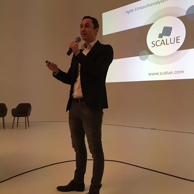 StartupDorf's tweet photo. Gewinner Pitch von Thomas Teichmann #SCALUE beim #demoday #ignitiondus @digihub.de Programm. Wir gratulieren unserem Vereinsmitglied. https://t.co/PwJwHpNQjb https://t.co/wBAewV8MvC