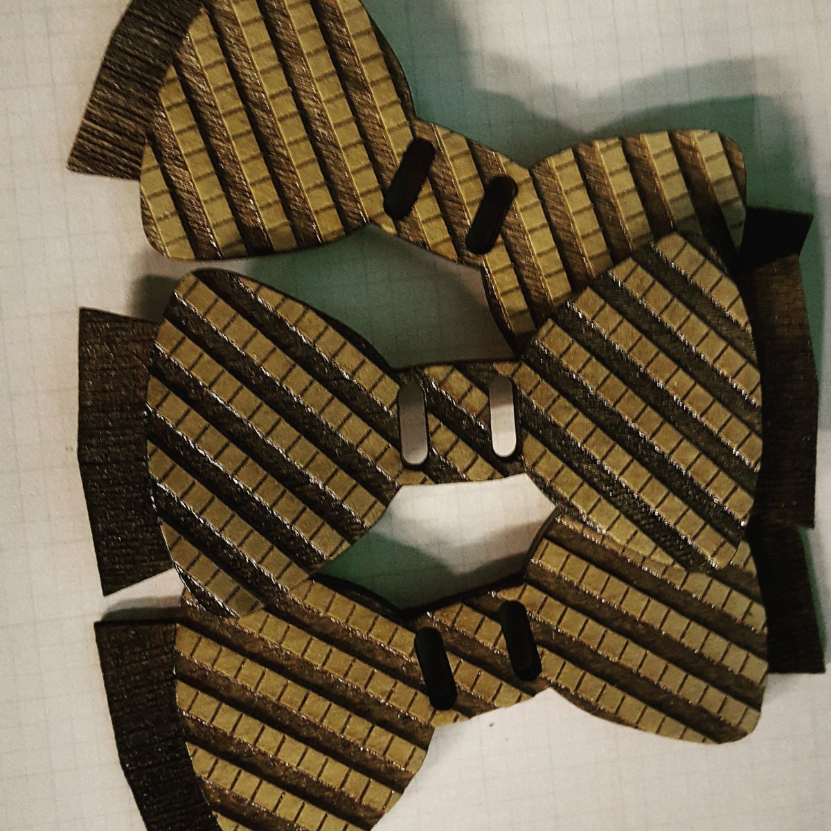 StoryWoodWear's tweet image. Even when cut from the very same block of wood, every piece turns out just a little bit different. Isn't nature amazing? 

#whatstoryareyouwearing #woodbowties #woodenbowtie #woodworking #different #same #plaid #history #lifelessons #bowtieswag #bowtie #woodbowtiesarecool