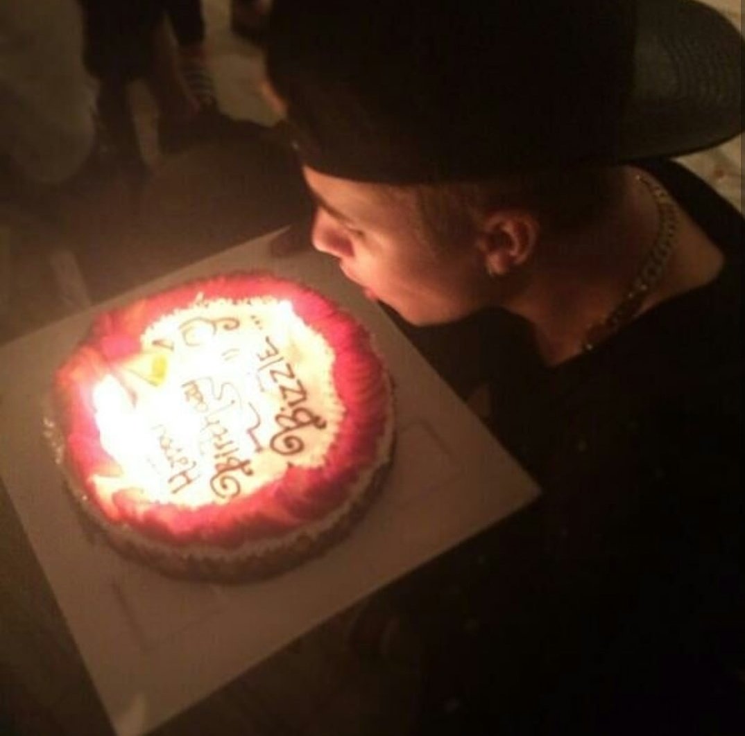 happy birthday <a href="/justinbieber/">Justin Bieber</a>