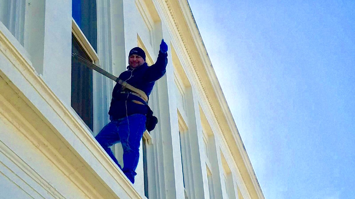 ProWindowClean_'s tweet photo. #WindowCleaningService #ResidentialWindowWashing #WindowCleaning https://t.co/8LuW6yhIpl