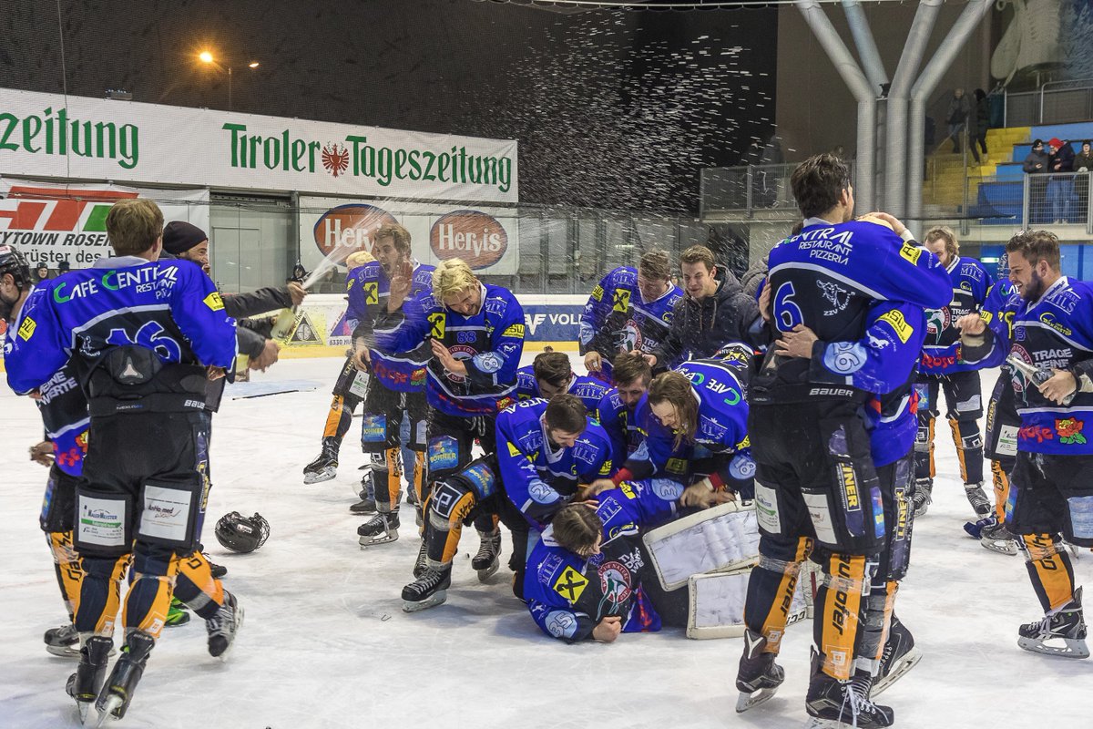HerbertTilg's tweet photo. EHC Weerberg, Tiroler Landesliga Meister! auch im feiern https://t.co/dNSKvHtMJR