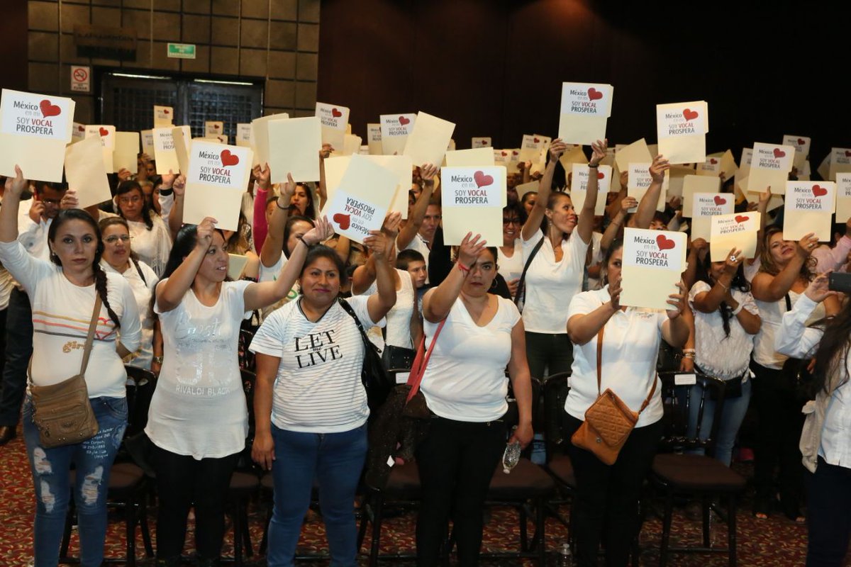paula_hdz's tweet photo. Como vocales las invito también a que trabajemos juntas y nos empoderemos para sacar adelante a nuestras titulares y que sepan que están respaldadas por un gran programa: María Isabel #Vocal @Prospera_MX en #Morelia #Michoacán https://t.co/LFFwDwe0WN