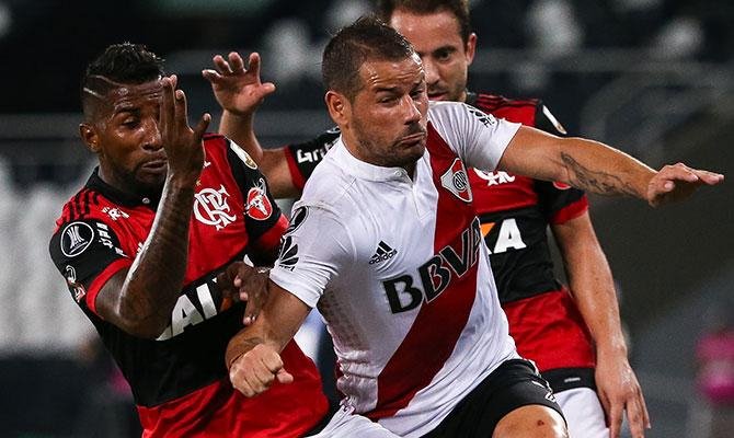 Riverd4m's tweet photo. Mora: "Cada vez que me toque ser titular, voy a dar el máximo": El uruguayo habló tras arribar a Buenos Aires y no ocultó su felicidad por haber vuelto a la linda rutina futbolera: "Estoy súper feliz. Cada partido que pasa me siento mejor". Video "En lo personal,… #RiverPlate https://t.co/crKBfAxsJo