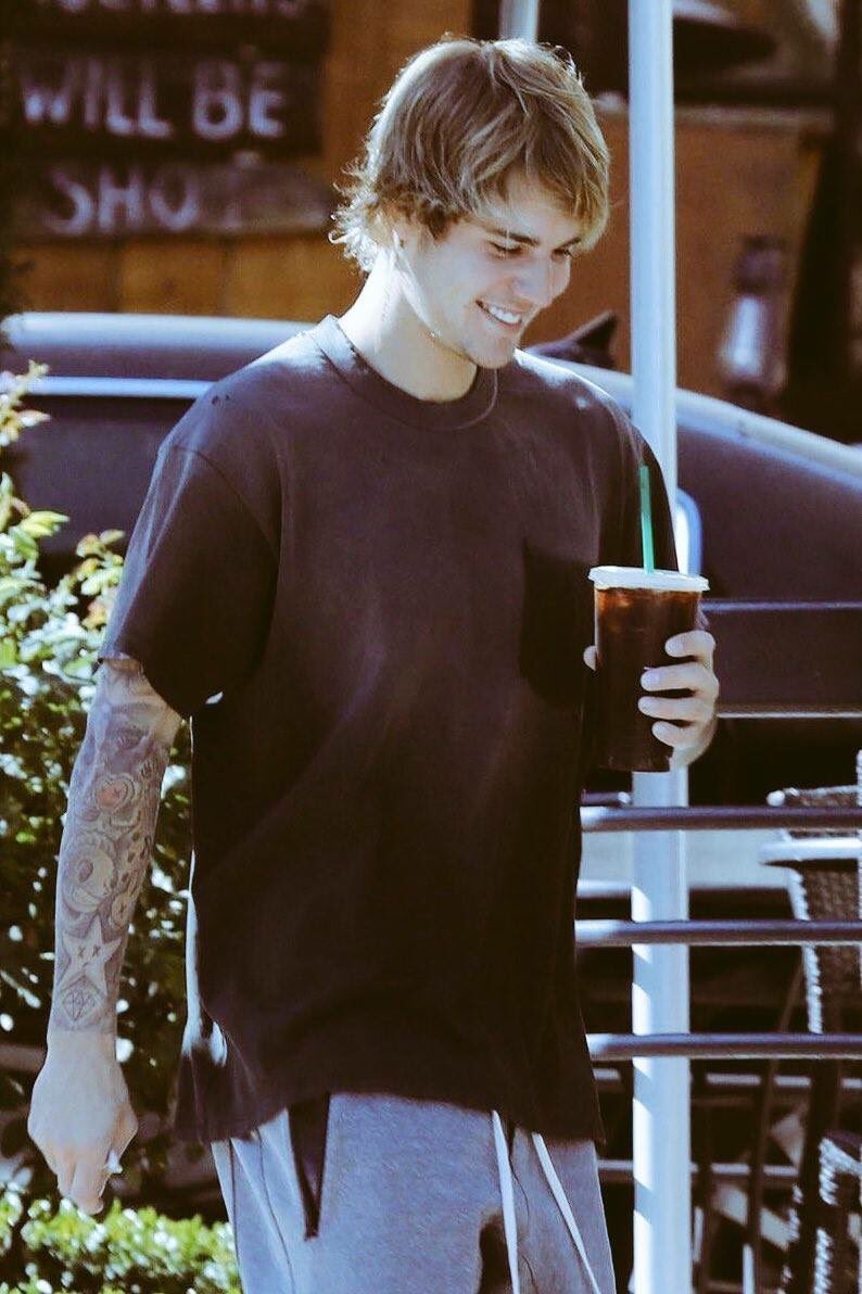 biebsxhug's tweet photo. Happy 24th birthday love of my life💖 @justinbieber https://t.co/eM9IzTskDK