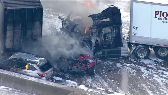 chitribsuburbs's tweet photo. One dead, two injured in fiery 7-vehicle crash on I-290 near Elmhurst https://t.co/Zl7yoQDXwT https://t.co/8AOtH2n5EI