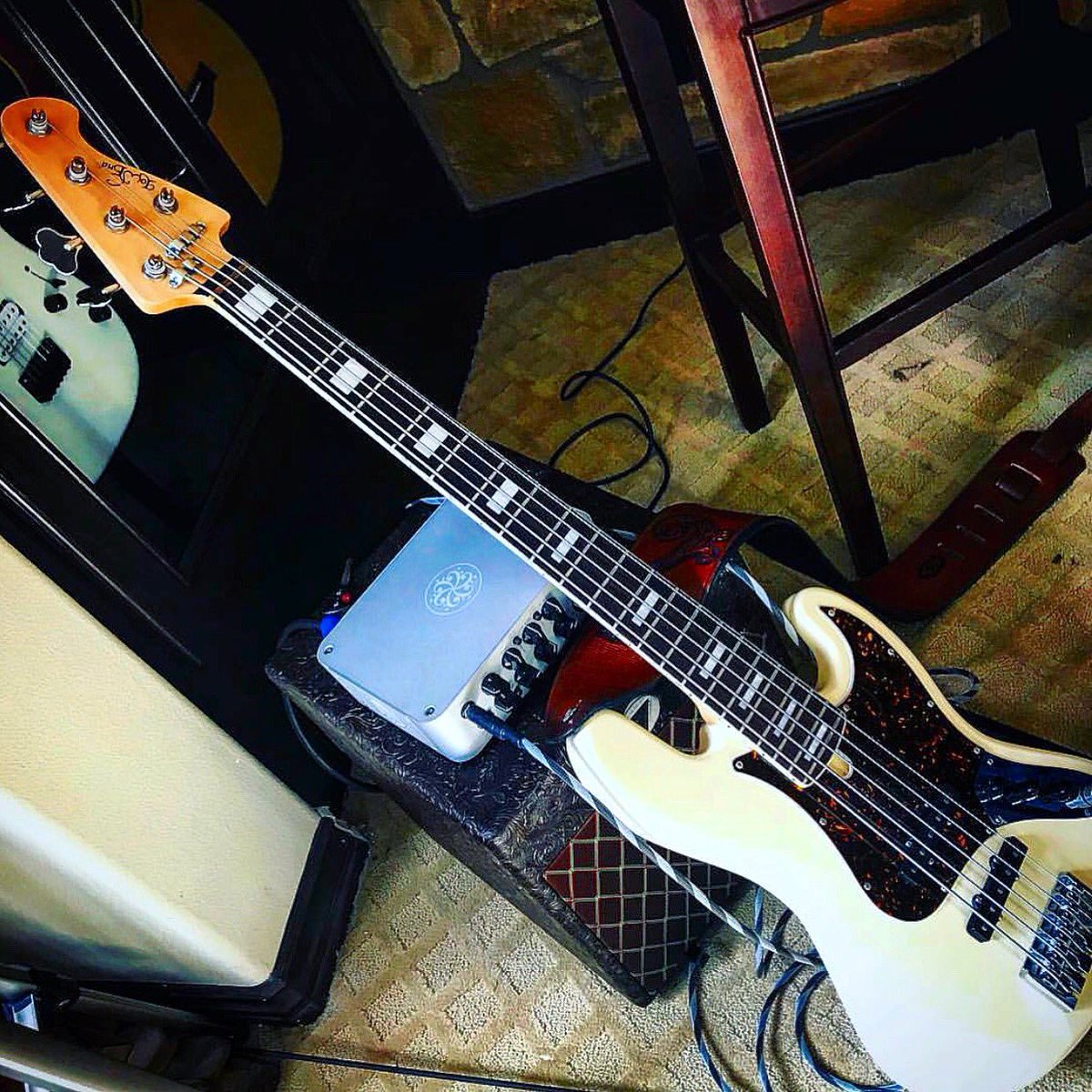 VBoutiqueUSA's tweet photo. “The #DarkGlass #Microtubes500 paired w a #VBoutique 1x10 cab using my #lowendbasses LEJ5 #UlyatePickups #TicTacPickups #DRStrings &amp; #TsunamiCables for rehearsal. Still impresses me how versatile the #DarkglassAmp is! The cab held up great too, esp. w a Low B!!” — @thebasshang 🔊 https://t.co/KMVpnAS2aS