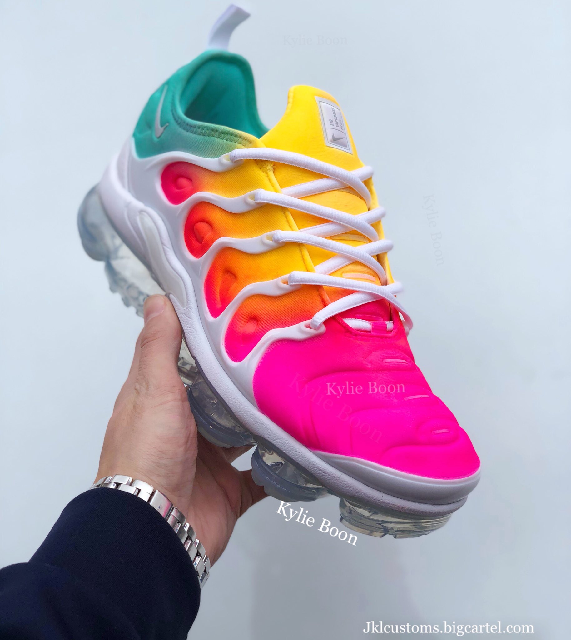 Kylie Boon Art Twitter: "🍉 Watermelon Crush Nike Vapormax Plus. Born today! Available to buy On my website now! RT #JKLCUSTOMS #KYLIEBOON #NIKEVAPORMAXPLUS https://t.co/zGKtJGKIMl" / Twitter