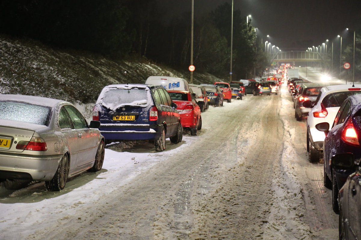 RichardCrease's tweet photo. There’s got to be nearly a hundred cars abandoned along the Dorset way in Poole tonight #BeastoftheEast #stormEmma https://t.co/p3DQCLAgJu