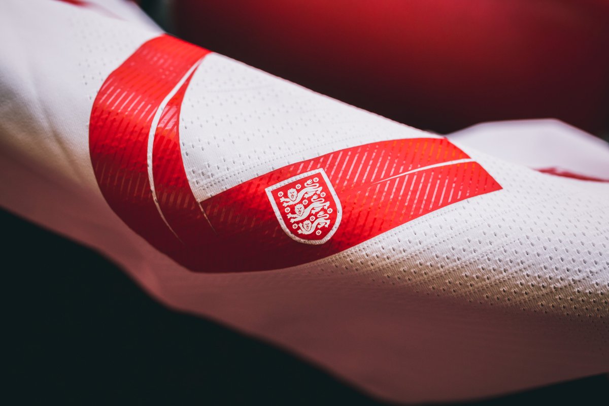 Beautiful typography designed specifically for England in the 2018 World Cup.

cfx-inc.com/blog/2018/3/1/…