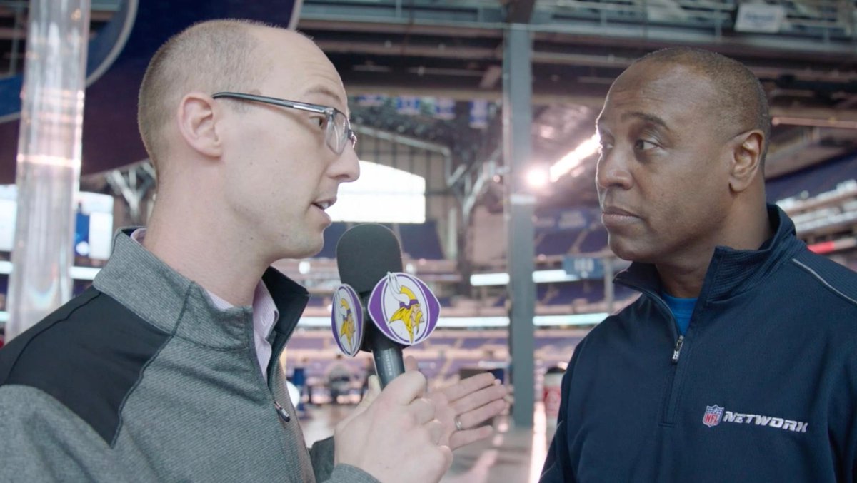.@CFD22 thinks this year's offensive line class is much better than last year's.   📺: mnvkn.gs/1G28EU https://t.co/ZOpSd4ivPj