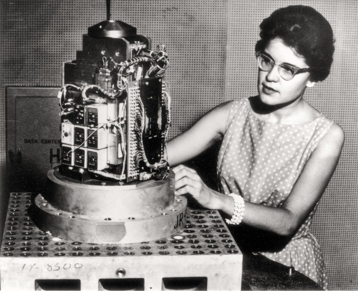 SandiaLabs's tweet image. Betty Carrell joined Sandia’s California site as the first woman #engineer in 1959 and retired in 1998 after a career in solar-thermal tech and environmental testing bit.ly/2Fir5uS #WomensHistoryMonth #WomenInSTEM