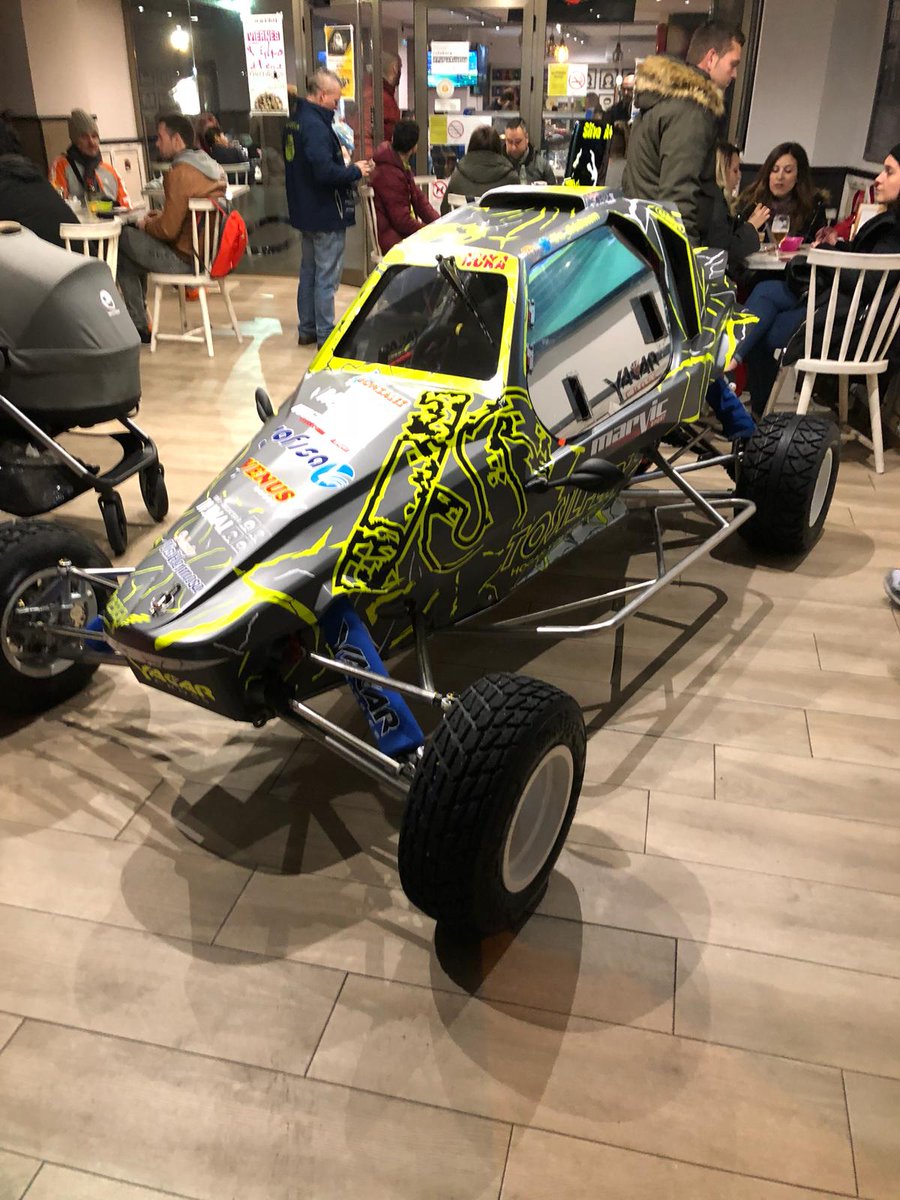 is_oficialteam's tweet photo. Luciendo ya el nuevo diseño de @VMLMdesigner  de nuestro @Ya_CarRacing solo queda ultimar preparativos para la primera cita del campeonato @EscCuntisVilaT. A por el 2018💪💪🏁🏁 https://t.co/h7wPzpOwRo