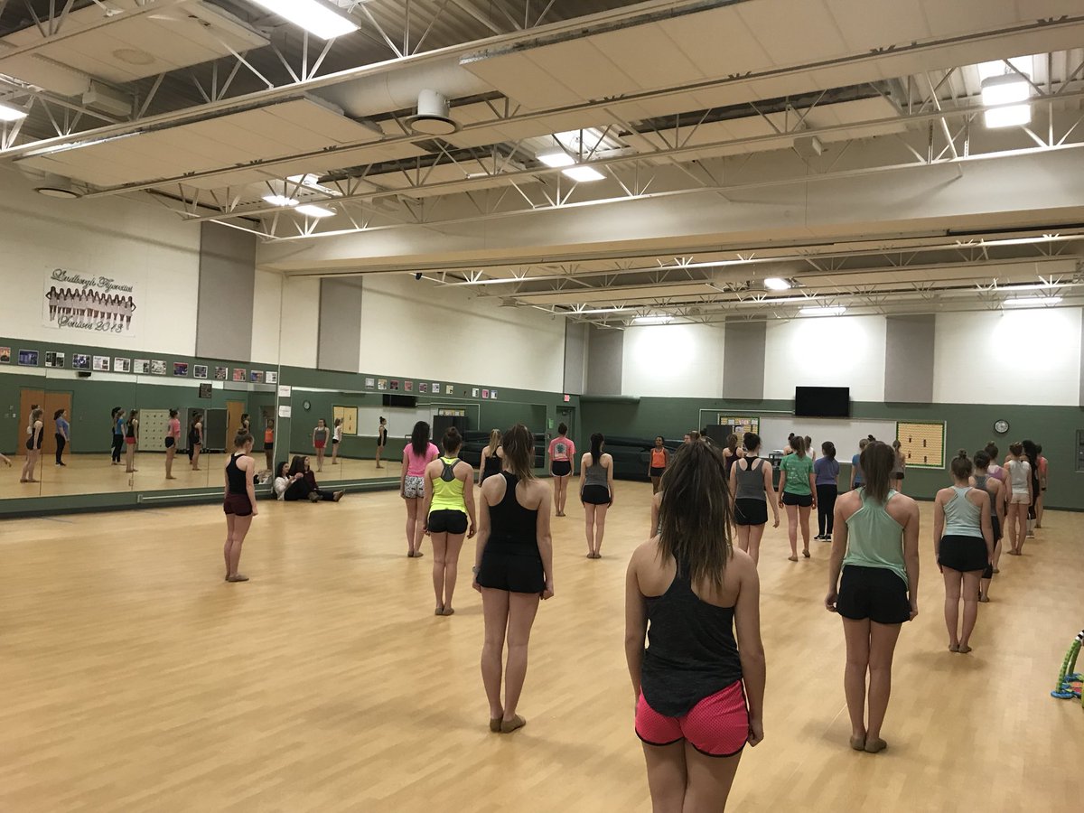 LHSflyerettes's tweet photo. Loving the new talent we are seeing from our first optional clinic today!! #futureflyerettes https://t.co/PJVNHDqsP1