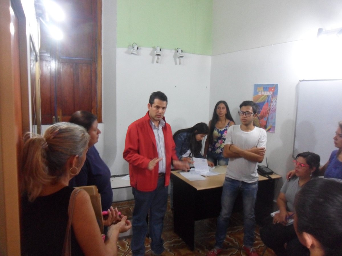 AlcCapachoNuevo's tweet photo. Nuestro Alcalde @Luiscastro10D en reunión con los miembros de la Patrulla Juventud por cada UBCH  #LuisCastroAlcaldeBolivariano https://t.co/8NffAYZ3TY