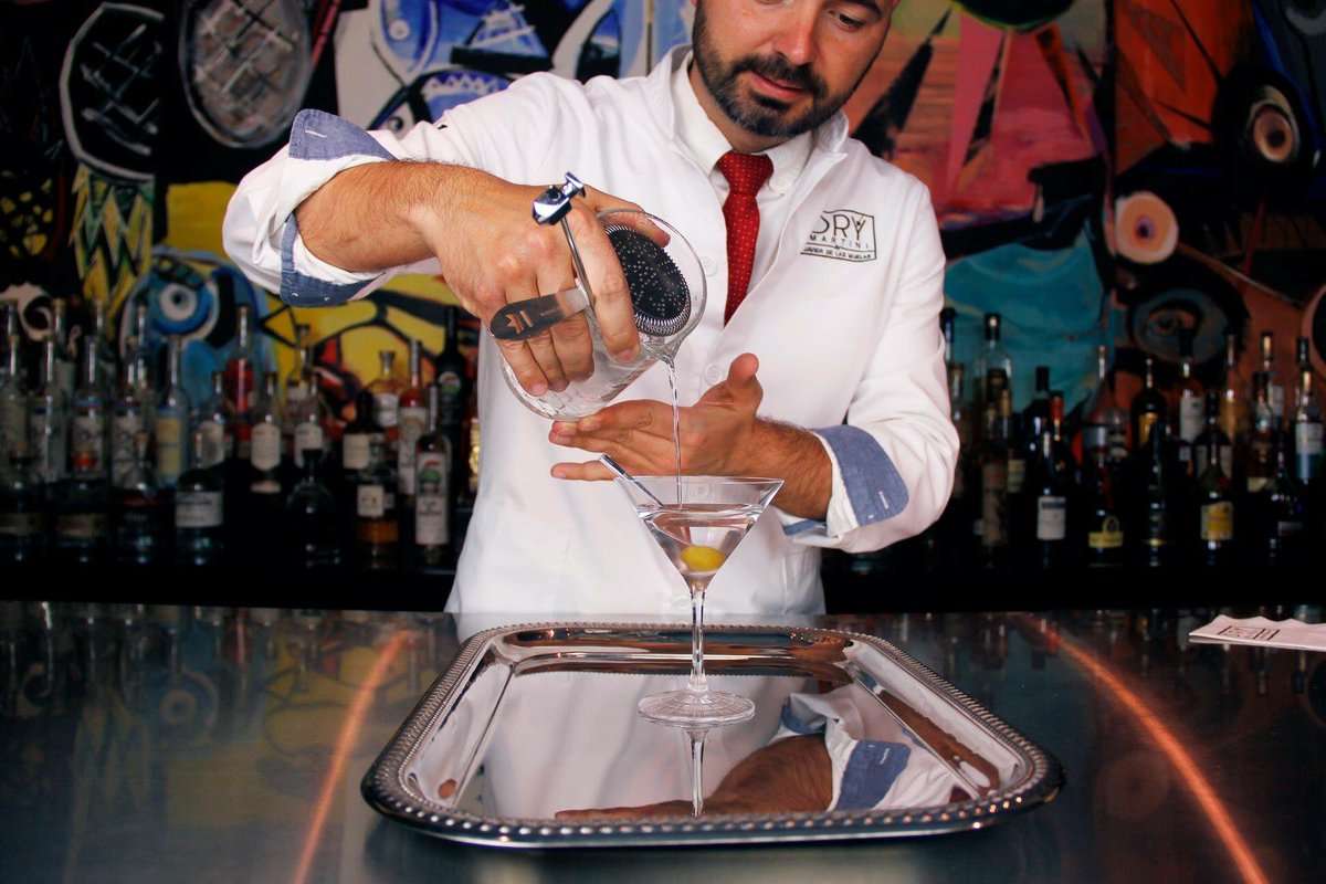 DryMartiniMx's tweet photo. Uno de los mejores bares en el universo de cocktails &amp; drinks esta ahora en San Luis Potosí, en único en todo México, tiene sus puertas abierta para recibirte.

Reserva tu mesa vía inbox.
#DryMartini #DryMartiniMX #SanLuisPotosi #SLP #JavierDeLasMuelas https://t.co/ZyJcGfM8hj
