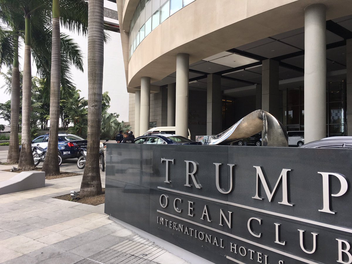 Univision247's tweet photo. The bizarre battle for control of Trump's #Panama hotel https://t.co/6Xy2v9Apqz @TrumpHotels Guests are being treated to unusual sights these days: police in tactical gear and fights breaking out between burly security guards. https://t.co/Ce1O6Mahum