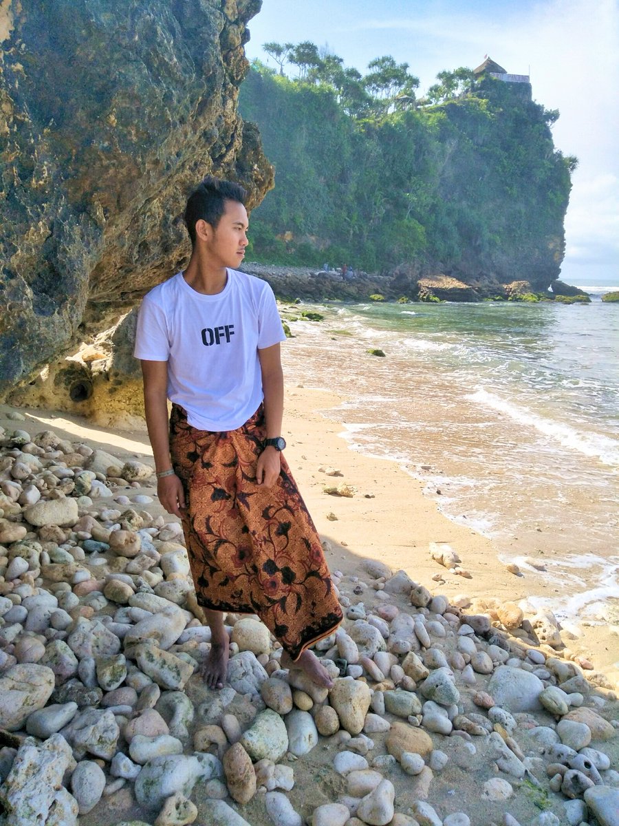 Asspryt's tweet photo. The Power of Batik. 😍😅💦 https://t.co/KANQwoLGZD
