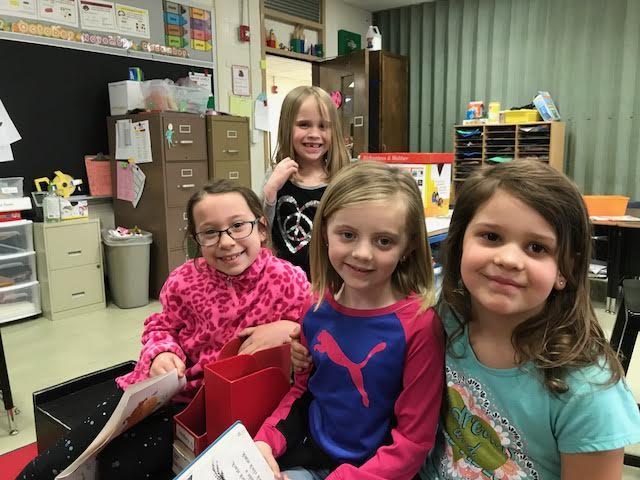 SchDistofMilton's tweet photo. @gomiltonwest 1st grade students share a smile and celebrate #ReadAcrossAmericaWeek with some good Dr. Seuss books this afternoon. #SDMReads #MiltonPride https://t.co/ah9ph6kaPx