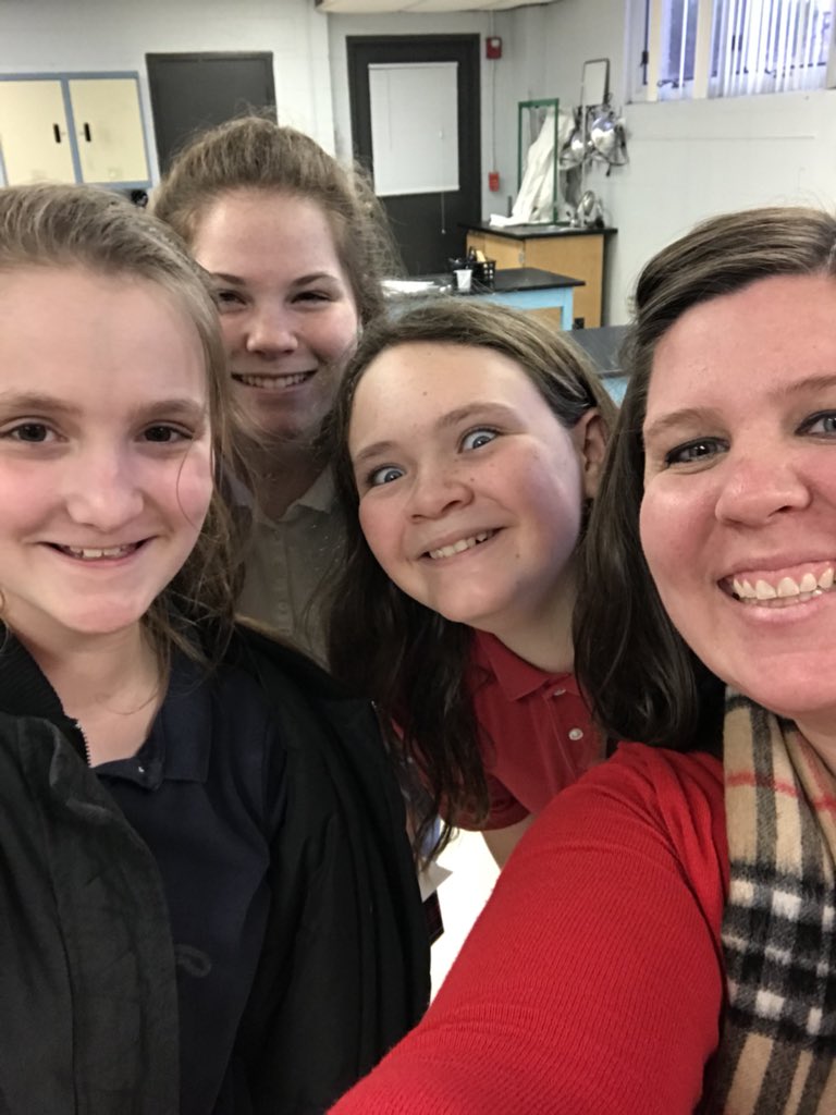 ErinWeaverTech's tweet photo. Sci O Selfie! I am in awe of how hard theses kids work! #miscioly #rocksandminerals #potionsandpoisons https://t.co/eIgu6wT2ib