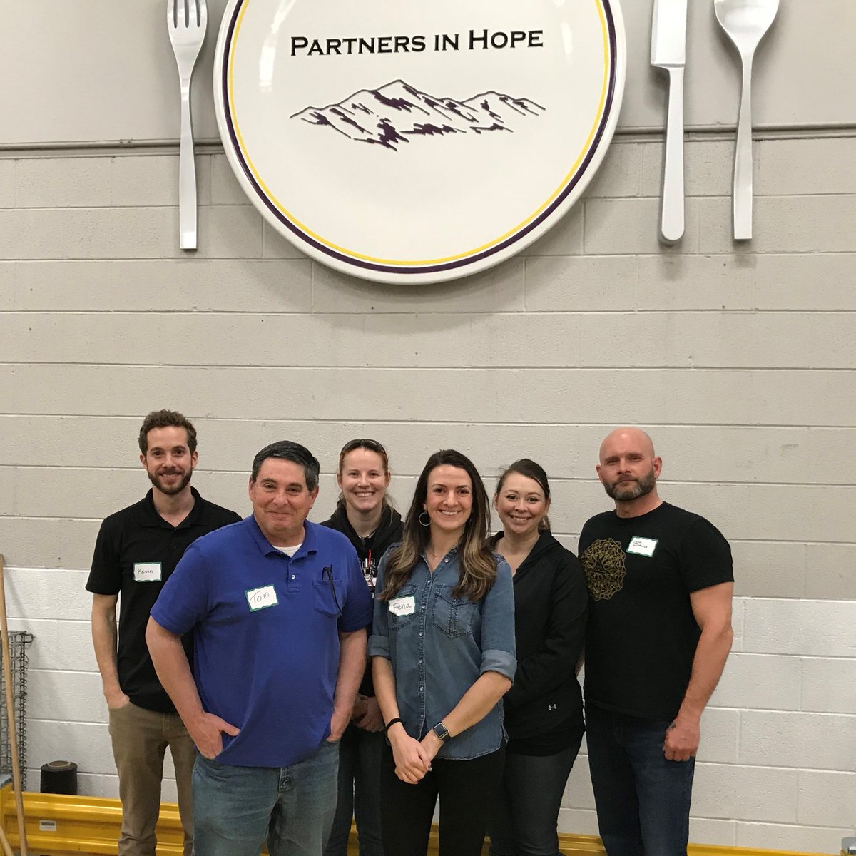 CannaSecurity's tweet photo. Our home office team had fun prepping &amp; boxing food &amp; other items at the Food Bank of the Rockies. #TBT @FoodBankRockies #Denver #Colorado #Volunteer #CannabisCommunity https://t.co/m2BvlLQcRg