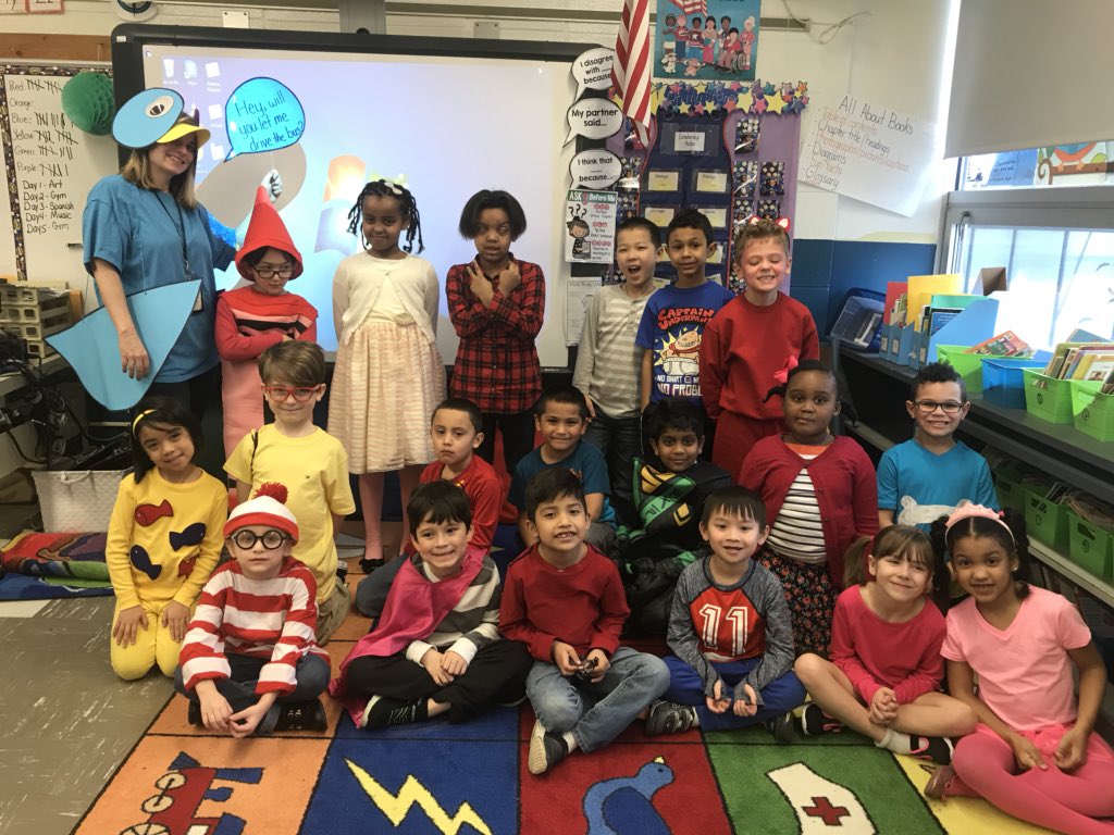 cbarilka's tweet image. Read to @Gil_Rodrigues13  class for #RAA18.  #classselfie @LindeneauSchool