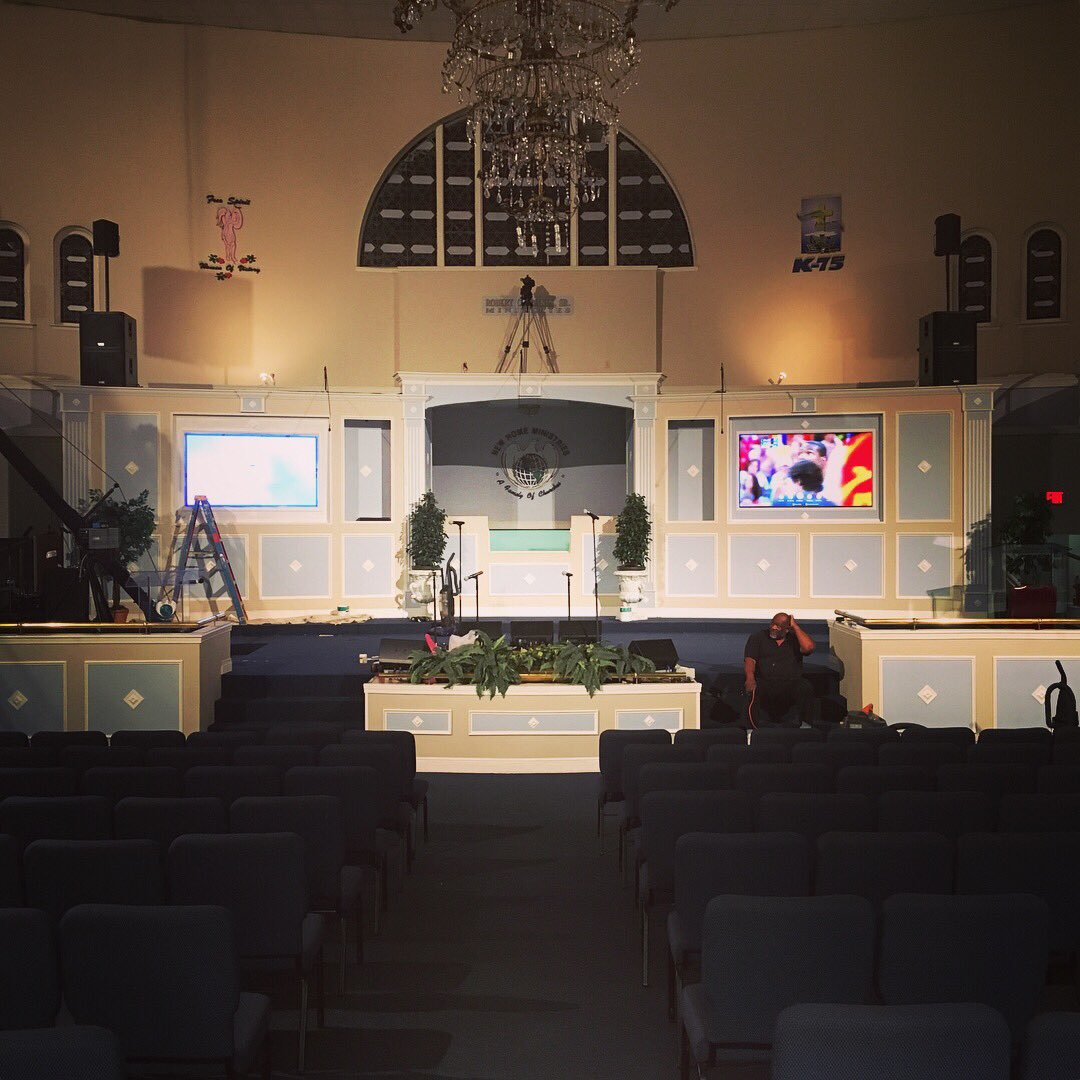 NOAVPro's tweet image. 2 new 82” @samsung LEDs and some AV work in this downtown church - New Home Ministries. 🙌📺🙌📺🙌 #noav #neworleans #audio #video #church #downtown #downtownnola #nola #louisiana #usa #samsung #led #tv #love #this #setup #picoftheday