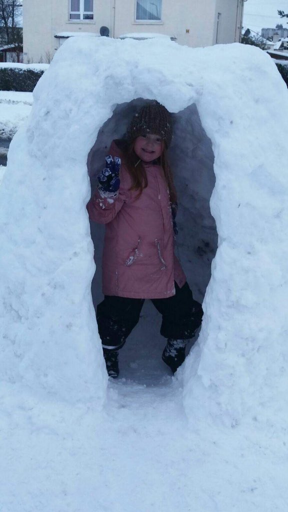 ragyreal's tweet photo. Day off school...lets built an igloo 😎❄️😎 Jessica Earl from @ClydePrimary and Olivia and Ewan from @CorpusChristi_K spent the day together constructing the ice sculpture in Alderman Road. After building it they went inside for shelter and a HEAT 😎😎😎 https://t.co/5UHCVf7AQs