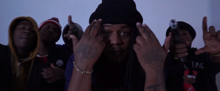 ithedevil666's tweet photo. "Pussy niggas say they want me R-I-P, that shit not hard to believe..."
"Bitch I be smoking on Nuski, I am not smoking on Tooka, you can get hit with this Ruger"
🔥🔥🔥🔥🔥🔥🔥🔥🔥🔥
#FBG #CloutBoyz #FBGDuck #STL063 #Chiraq #Drill

FBG Duck - Tell Em https://t.co/JKekG0XYrY
