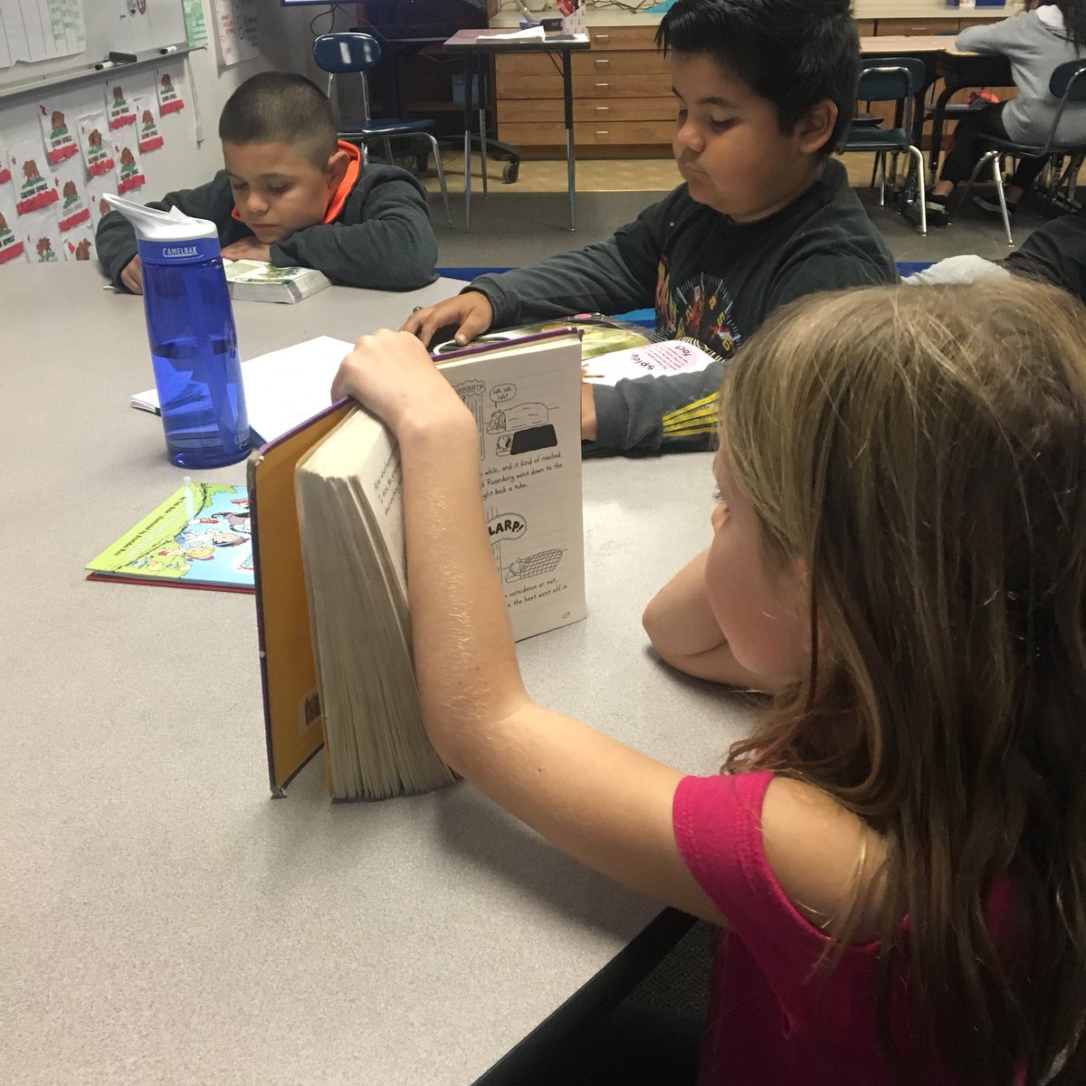 ms_paese's tweet photo. Stop..drop...and READ. #readingdrills #ReadAcrossAmerica2018 #woodbridgewoodchucks #RCSDchampions https://t.co/cwZq3B5u5g