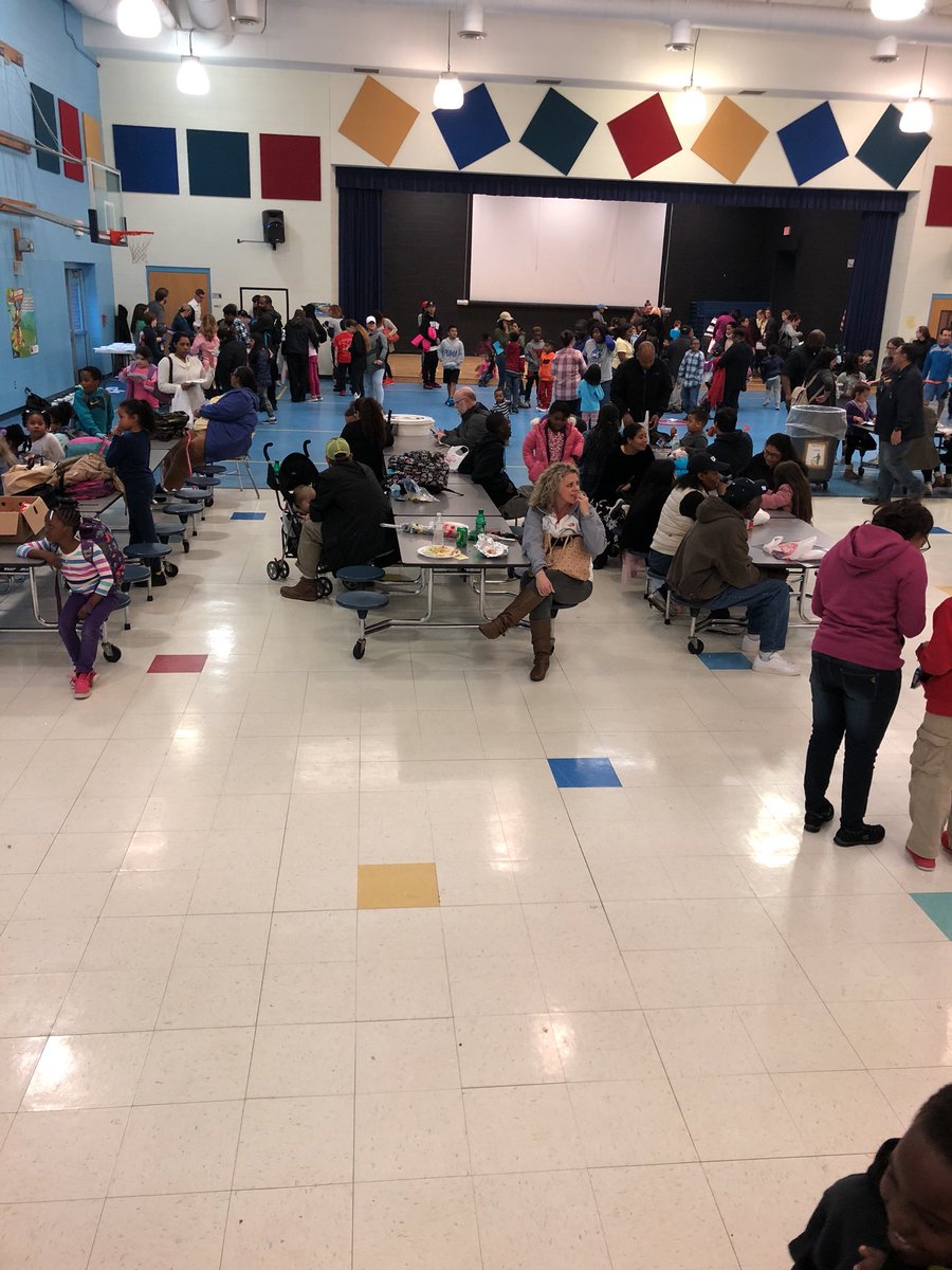 Here <a href="/MECME_School/">MillbrookElem</a> enjoying #sciencenight where we #growyourdreams